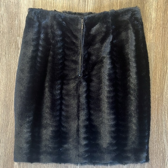 Adrienne Vittadini faux fur skirt Size XS - Picture 3 of 4